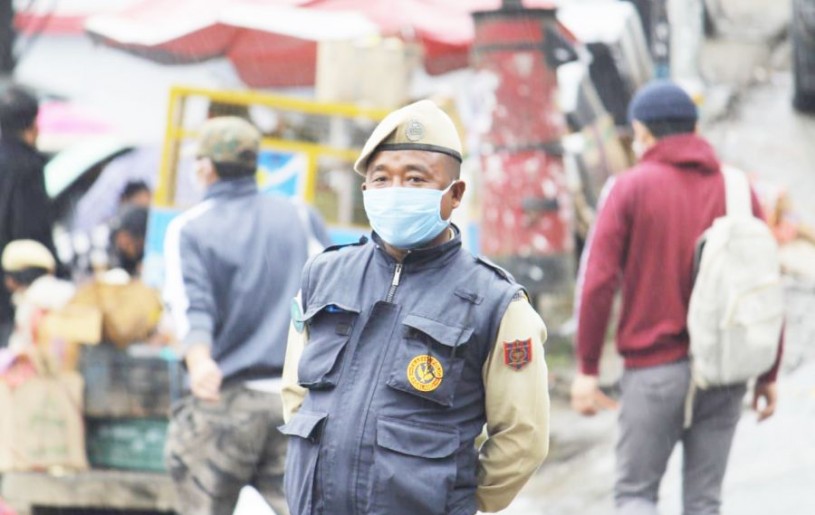 A policeman with his mask on in Kohima. The State Government today directed authorities to strictly enforce wearing of masks in public. (Morung File Photo)